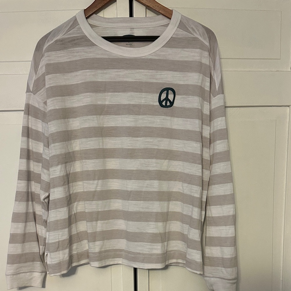 Old Navy Gray/Tan and White Striped Long Sleeve Tee